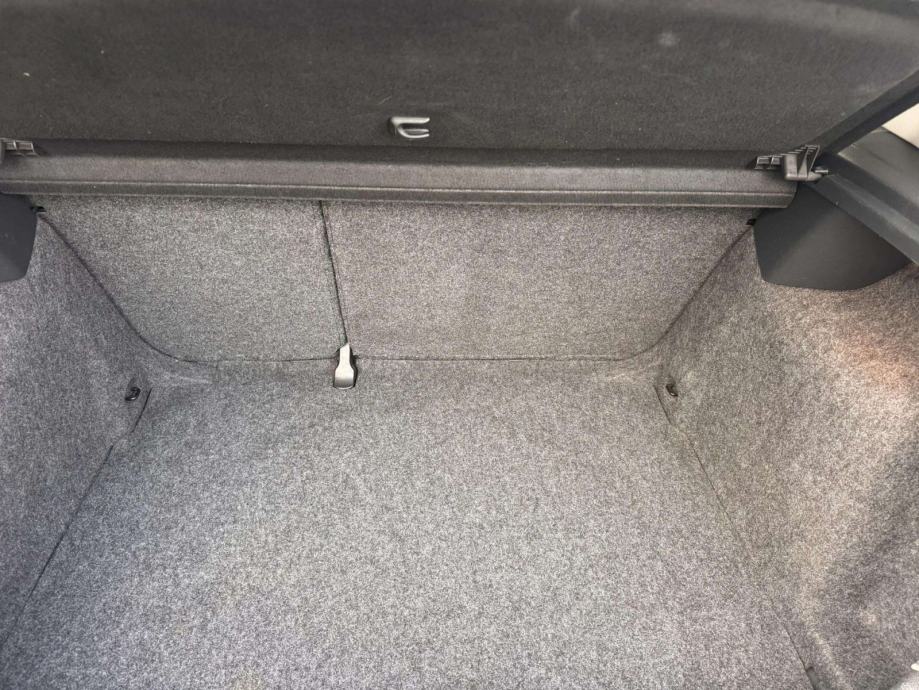 VW Golf 1,6 TDI**SENZORI**TEMPOMAT**REGISTRIRAN**, fotografija 20