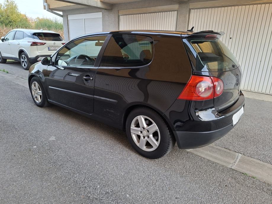 VW Golf 5 1,9 TDI 77 kv. Autmatik 2005 godina sacuvan, fotografija 15