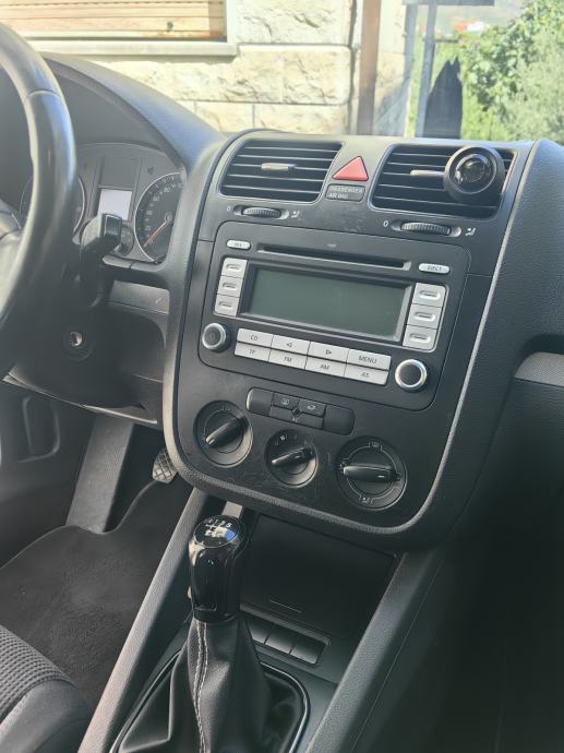 VW Golf 5 Variant 1,9 TDI registran do 18.09.2027., fotografija 9