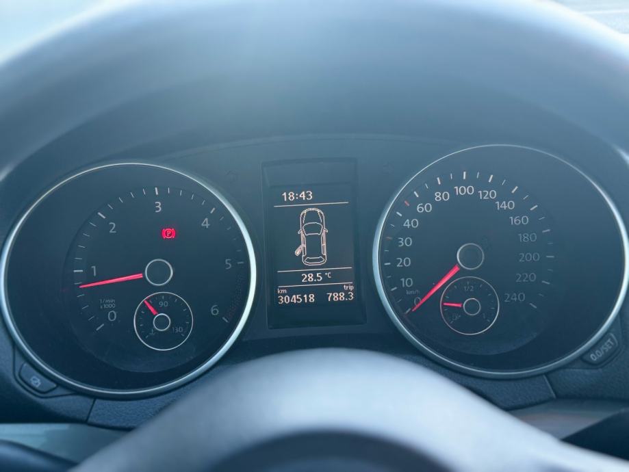 VW Golf 6 1,6 TDI 2011 - REG 7/2027•Novo kvačilo•Alu 16”•Klima•Klima, fotografija 17