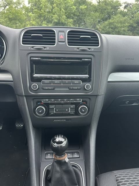 VW Golf 6 1,6 TDI Rabbit , uredno održavan, nove gume, fotografija 10