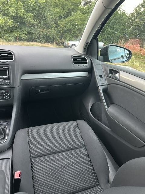 VW Golf 6 1,6 TDI Rabbit , uredno održavan, nove gume, fotografija 11