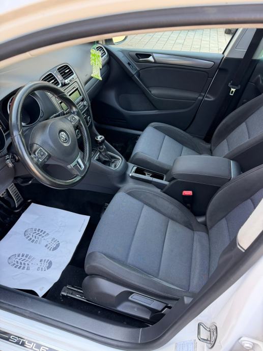 VW Golf 6 2,0 TDI STYLE REGISTRIRAN, fotografija 7