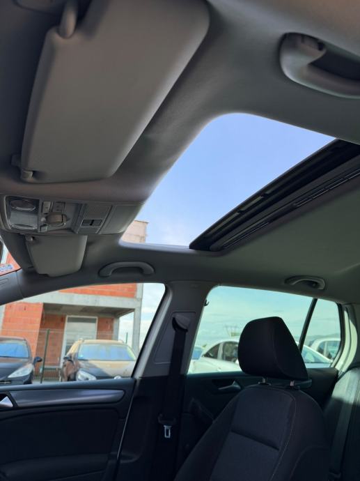 VW Golf 6 2,0 TDI STYLE REGISTRIRAN, fotografija 17