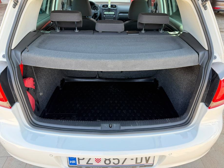 VW Golf 6 2,0 TDI STYLE REGISTRIRAN, fotografija 15