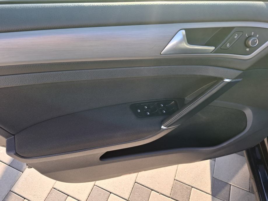 VW Golf 7 1 6 TDI 2015god GR.SJEDALA PDC JAMSTVO SERVISNA NA IME, fotografija 13