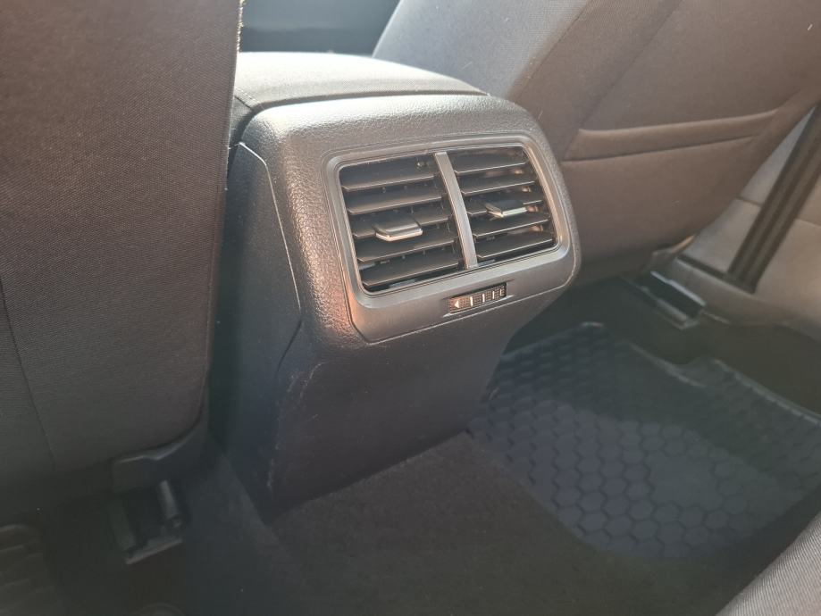 VW Golf 7 1 6 TDI 2015god GR.SJEDALA PDC JAMSTVO SERVISNA NA IME, fotografija 17