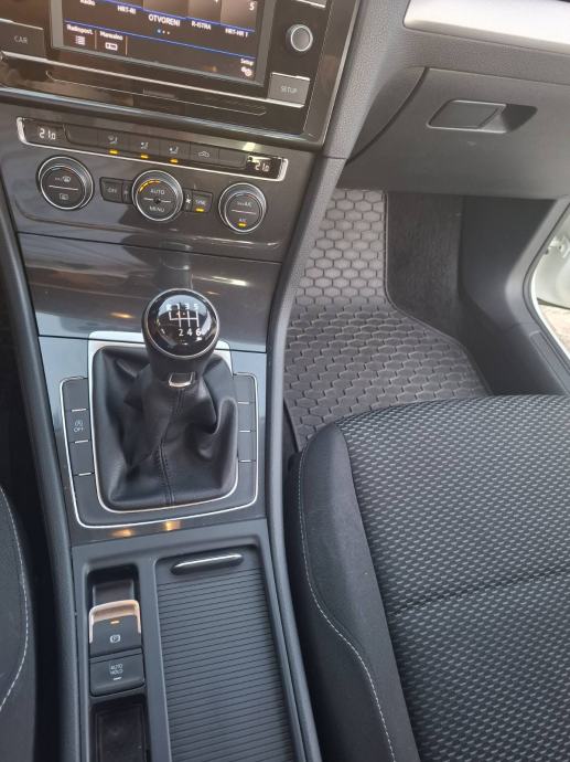 VW Golf 7 1,0 TSI- Registracija do 7.2027., fotografija 10