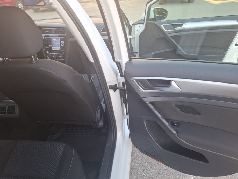 VW Golf 7 1,0 TSI- Registracija do 7.2027., fotografija 11