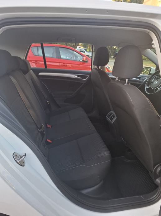 VW Golf 7 1,0 TSI- Registracija do 7.2027., fotografija 13