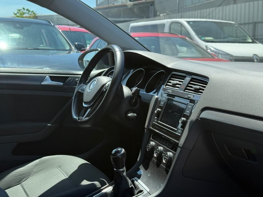 VW Golf 7 1,6 TDI 7.5 2019 GOD COMFORT LINE HR VOZILO U PDV-u SERVISNA, fotografija 17