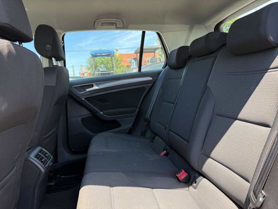 VW Golf 7 1,6 TDI 7.5 2019 GOD COMFORT LINE HR VOZILO U PDV-u SERVISNA, fotografija 13