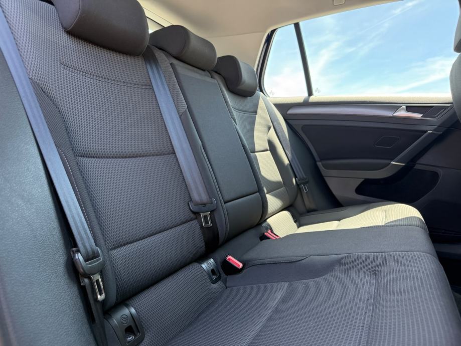 VW Golf 7 1,6 TDI 7.5 2019 GOD COMFORT LINE HR VOZILO U PDV-u SERVISNA, fotografija 16