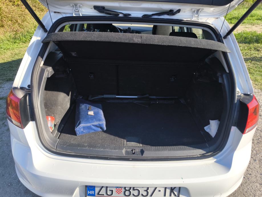 VW Golf 7 1.6 TDI BMT Trendline – 81 kW / 110 KS, fotografija 11