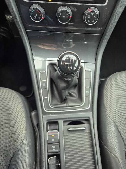 VW Golf 7 1,6 TDI COMFORTLINE, TEMPOMAT, PARK. SENZORI, fotografija 12