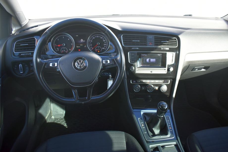 VW Golf 7 1.6 TDI Cup *SERVISNA,ALU NAPLATCI,NAVIGACIJA*, fotografija 4