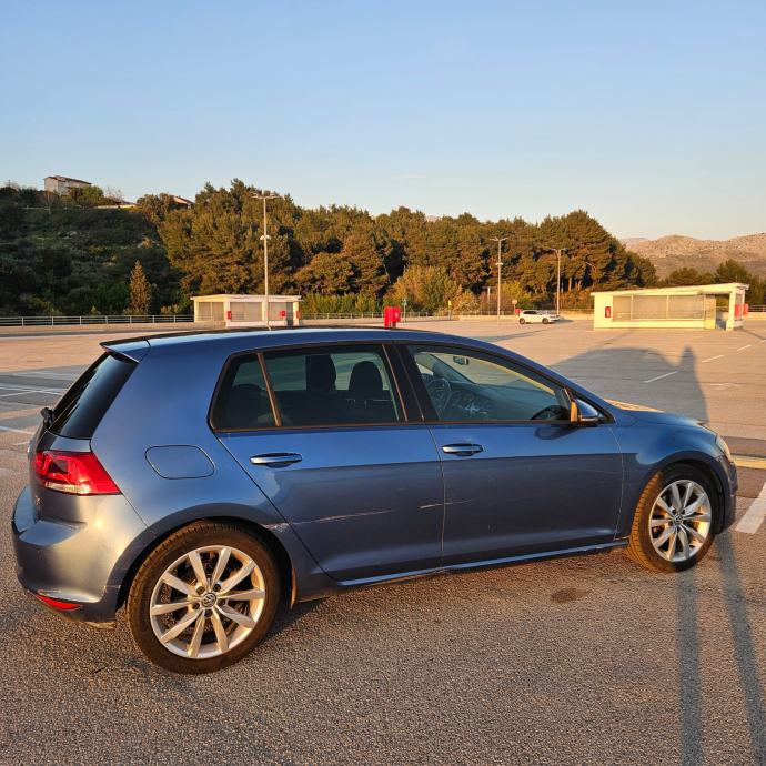 VW Golf 7 1,6 TDI Highline - Registriran s duplim setom felgi i guma!, fotografija 6