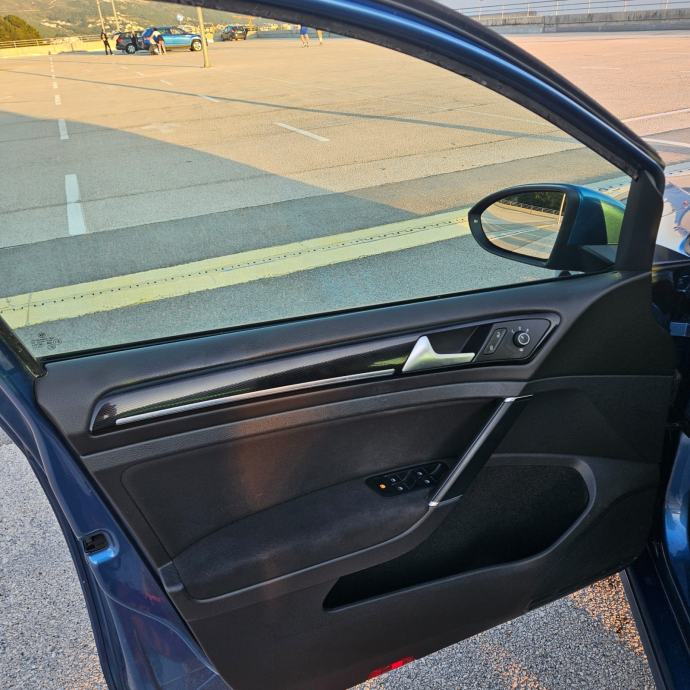 VW Golf 7 1,6 TDI Highline - Registriran s duplim setom felgi i guma!, fotografija 12
