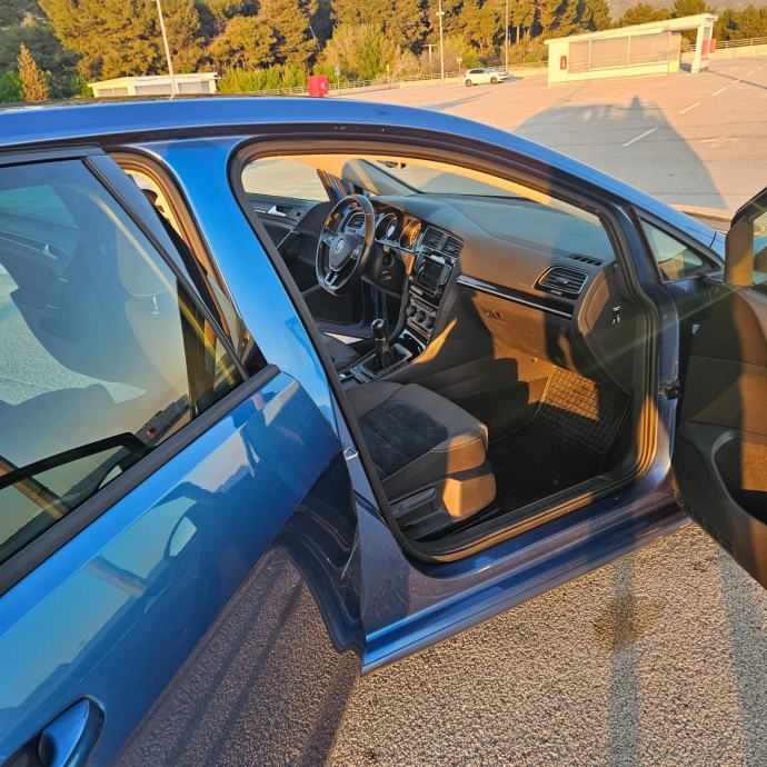 VW Golf 7 1,6 TDI Highline - Registriran s duplim setom felgi i guma!, fotografija 8