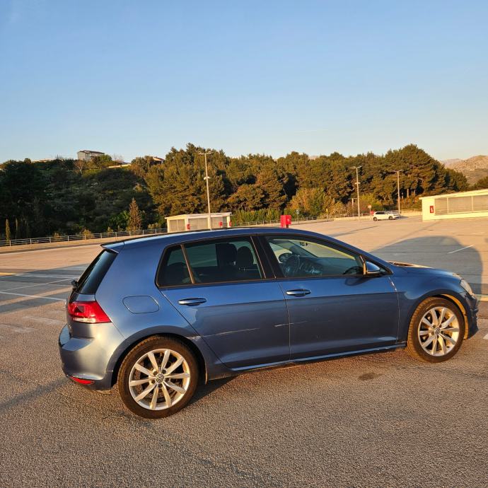 VW Golf 7 1,6 TDI Highline - Registriran s duplim setom felgi i guma!, fotografija 17
