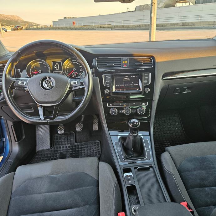 VW Golf 7 1,6 TDI Highline - Registriran s duplim setom felgi i guma!, fotografija 10