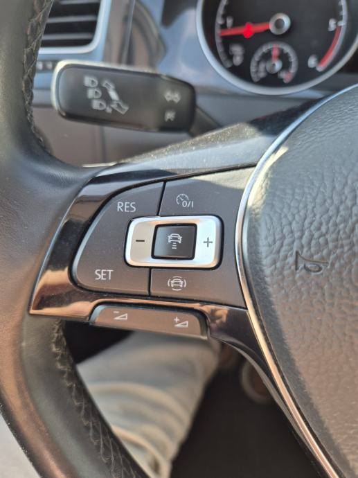 VW Golf 7 1,6 TDI izuzetno usčuvan, fotografija 8