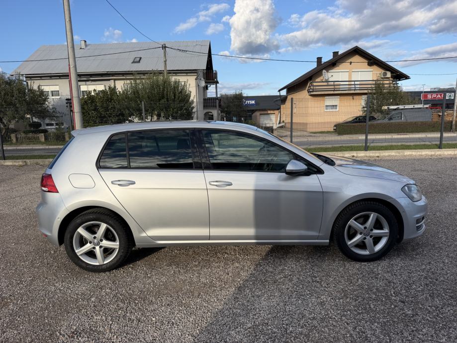 VW Golf 7 1,6 TDI - NAPRAVLJEN VELIKI SERVIS - NOVE GUME - GARANCIJA, fotografija 5
