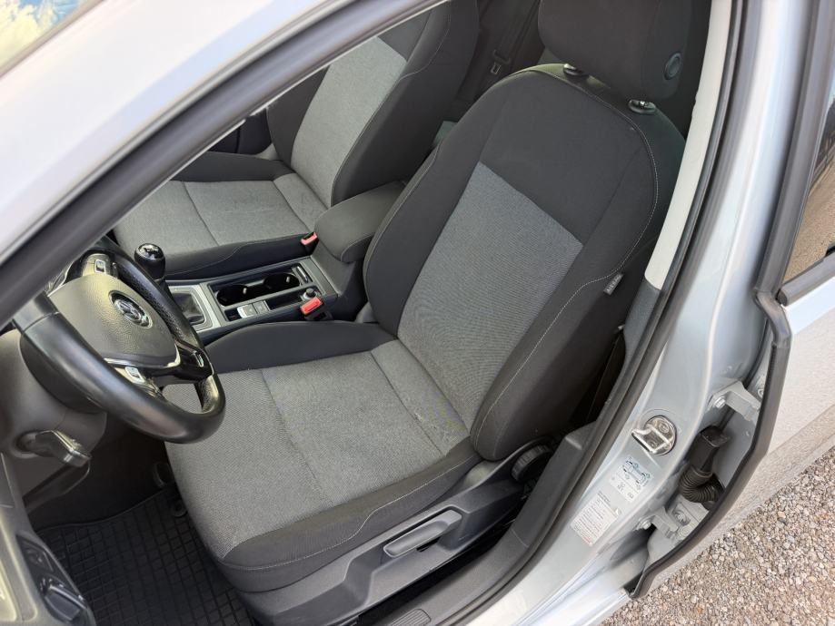 VW Golf 7 1,6 TDI - NAPRAVLJEN VELIKI SERVIS - NOVE GUME - GARANCIJA, fotografija 10