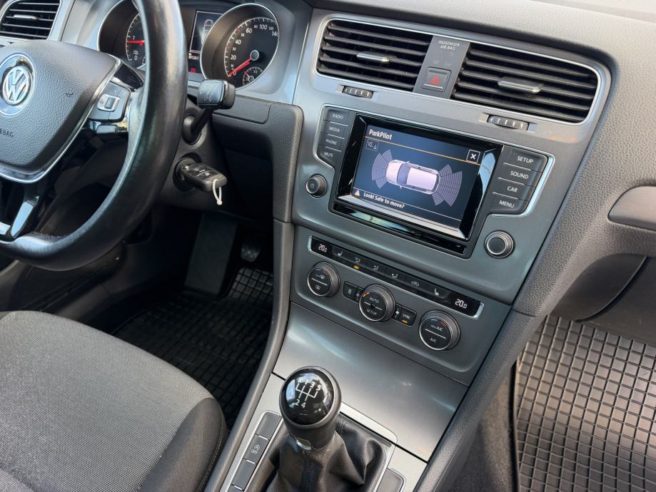 VW Golf 7 1,6 TDI - NAPRAVLJEN VELIKI SERVIS - NOVE GUME - GARANCIJA, fotografija 15