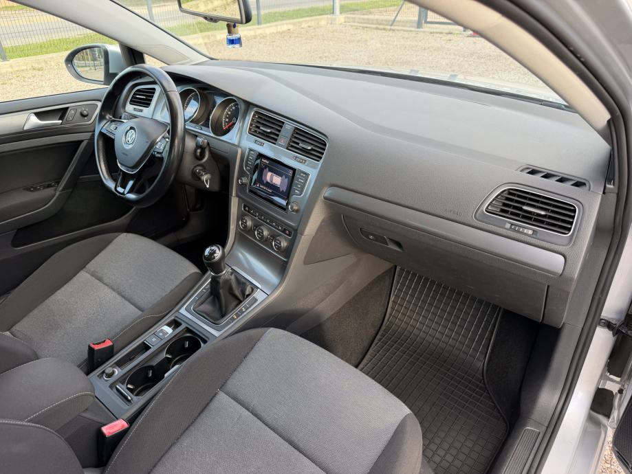 VW Golf 7 1,6 TDI - NAPRAVLJEN VELIKI SERVIS - NOVE GUME - GARANCIJA, fotografija 13