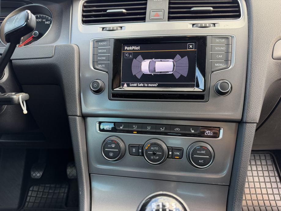 VW Golf 7 1,6 TDI - NAPRAVLJEN VELIKI SERVIS - NOVE GUME - GARANCIJA, fotografija 18