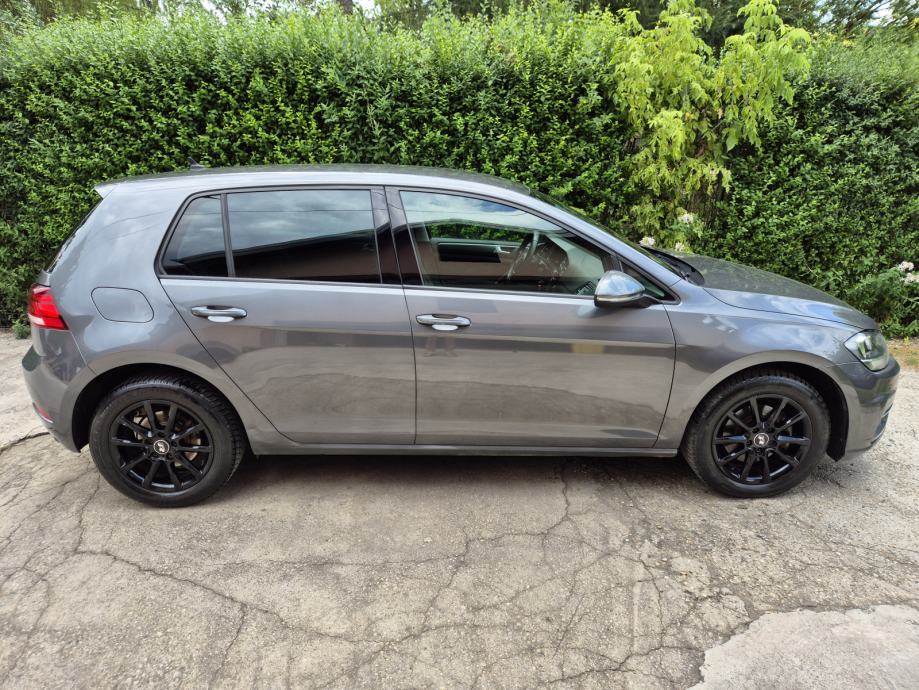 VW Golf 7 1,6 TDI*REDIZAJN*VIRTUALNI COCKPIT*KAMERA*SENZORI*JAMSTVO, fotografija 4