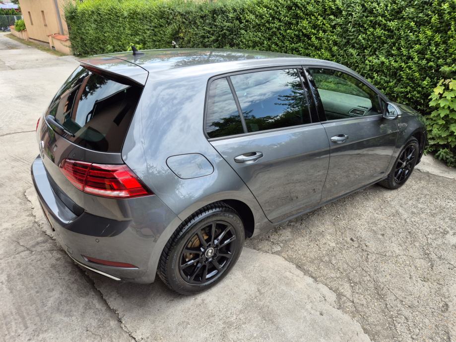 VW Golf 7 1,6 TDI*REDIZAJN*VIRTUALNI COCKPIT*KAMERA*SENZORI*JAMSTVO, fotografija 5