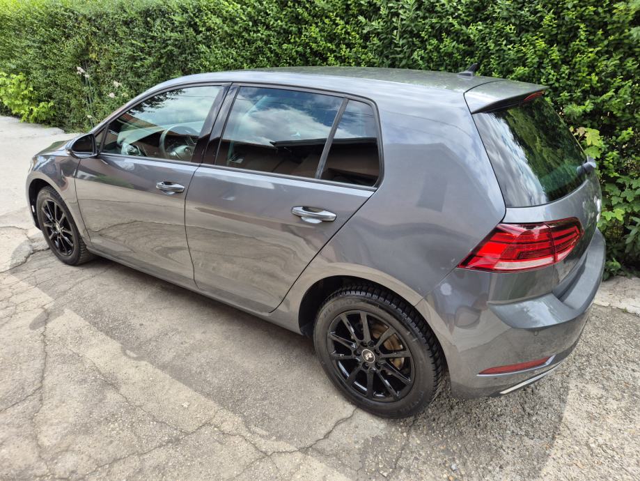 VW Golf 7 1,6 TDI*REDIZAJN*VIRTUALNI COCKPIT*KAMERA*SENZORI*JAMSTVO, fotografija 9