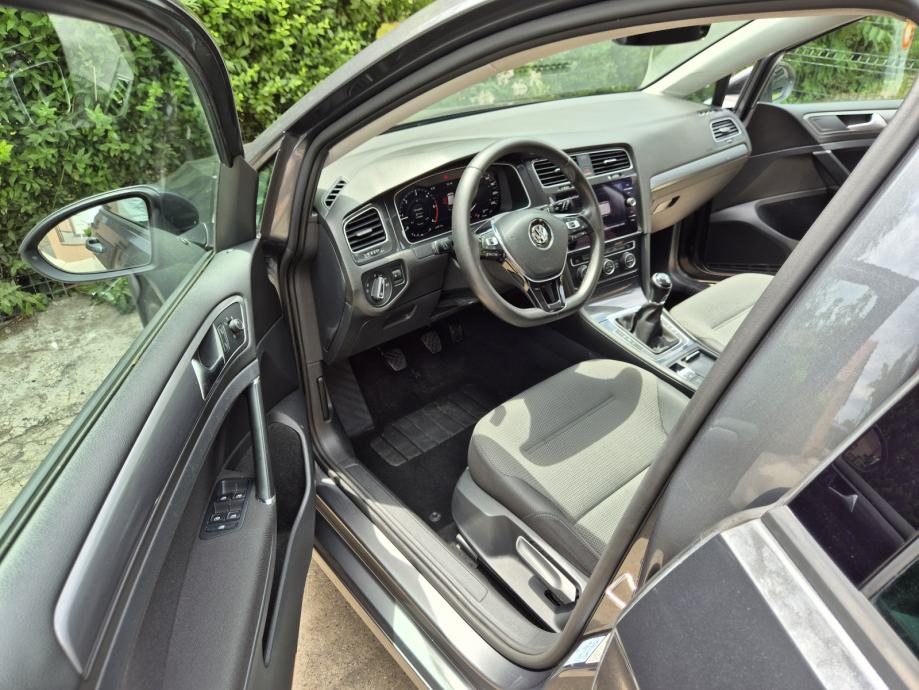 VW Golf 7 1,6 TDI*REDIZAJN*VIRTUALNI COCKPIT*KAMERA*SENZORI*JAMSTVO, fotografija 12