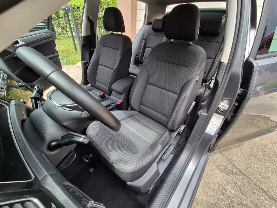 VW Golf 7 1,6 TDI*REDIZAJN*VIRTUALNI COCKPIT*KAMERA*SENZORI*JAMSTVO, fotografija 14