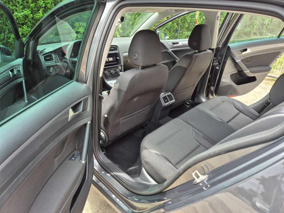 VW Golf 7 1,6 TDI*REDIZAJN*VIRTUALNI COCKPIT*KAMERA*SENZORI*JAMSTVO, fotografija 15