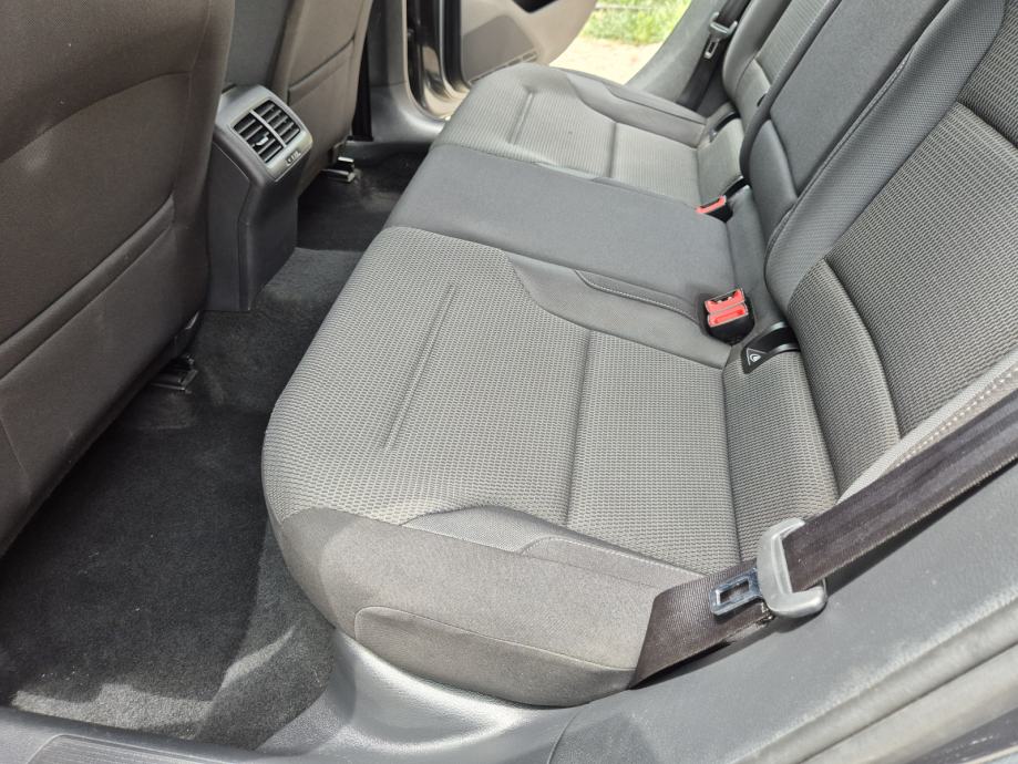 VW Golf 7 1,6 TDI*REDIZAJN*VIRTUALNI COCKPIT*KAMERA*SENZORI*JAMSTVO, fotografija 16