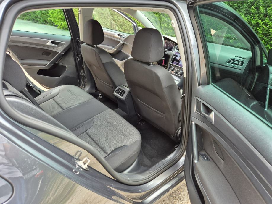 VW Golf 7 1,6 TDI*REDIZAJN*VIRTUALNI COCKPIT*KAMERA*SENZORI*JAMSTVO, fotografija 18