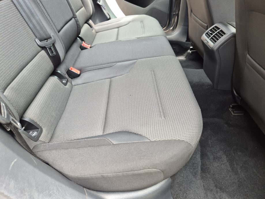 VW Golf 7 1,6 TDI*REDIZAJN*VIRTUALNI COCKPIT*KAMERA*SENZORI*JAMSTVO, fotografija 19