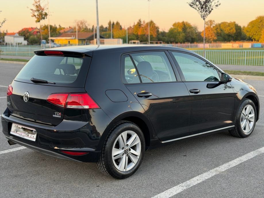 VW GOLF 7 1,6 TDI dvozonska klima,alu felge,nov kupljen u Zubaku, fotografija 10