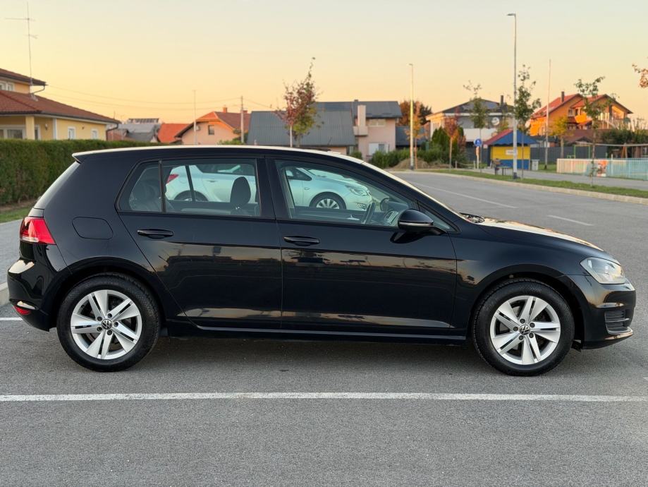 VW GOLF 7 1,6 TDI dvozonska klima,alu felge,nov kupljen u Zubaku, fotografija 7