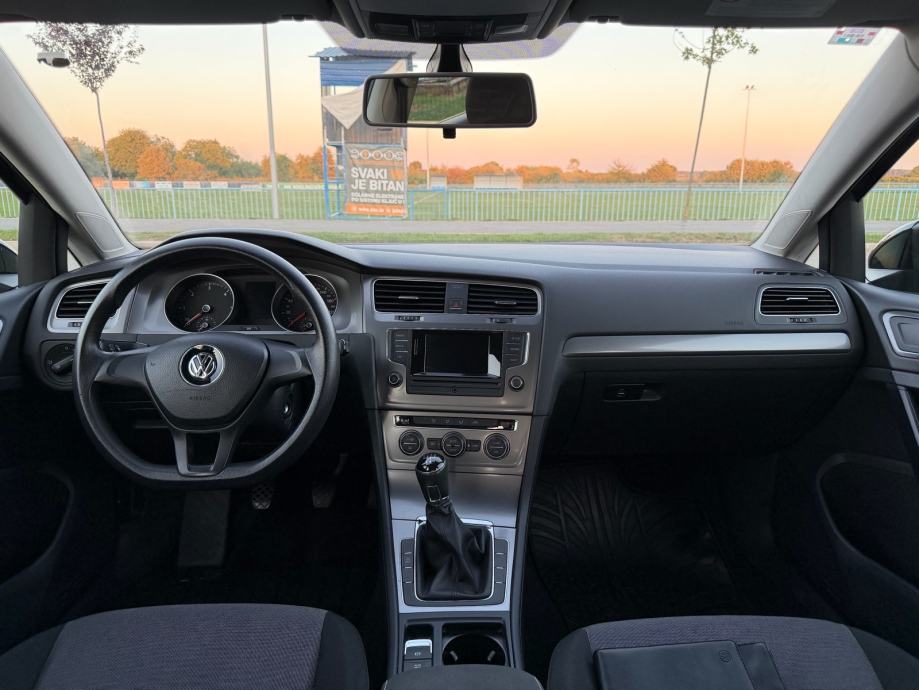 VW GOLF 7 1,6 TDI dvozonska klima,alu felge,nov kupljen u Zubaku, fotografija 12