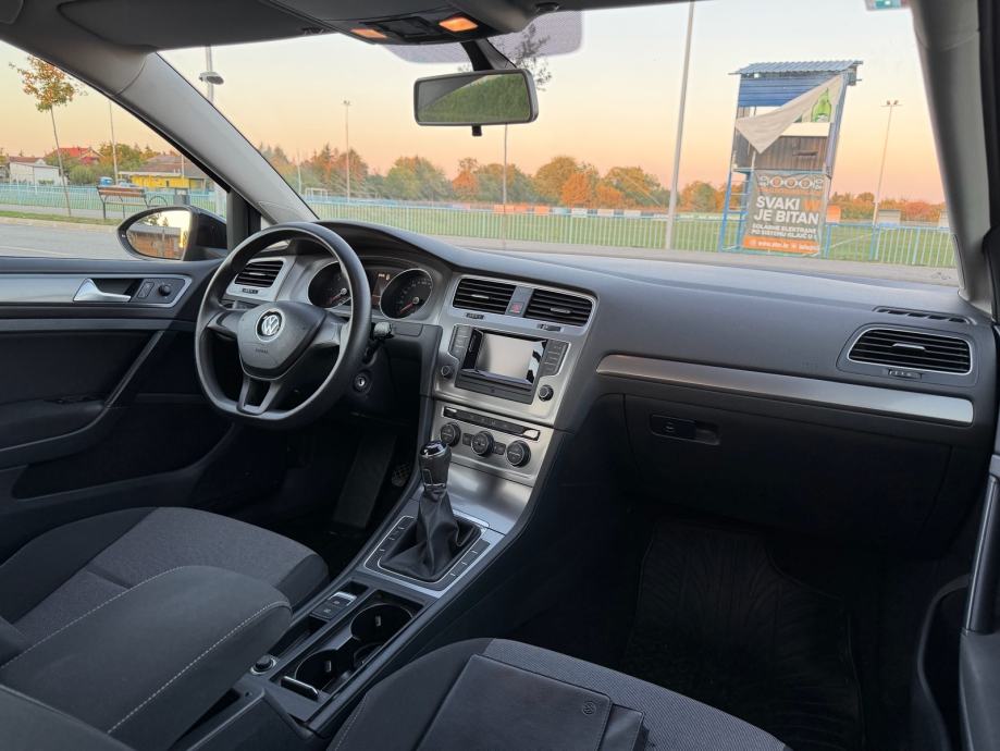 VW GOLF 7 1,6 TDI dvozonska klima,alu felge,nov kupljen u Zubaku, fotografija 14