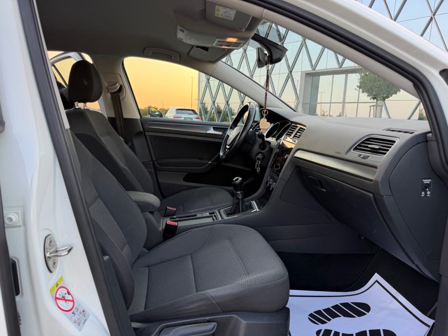 VW Golf 7 1,6TDI VELIKI SERVIS,ACC,PARK PILOT,NOVE GUME,REG.06/2027.!, fotografija 18