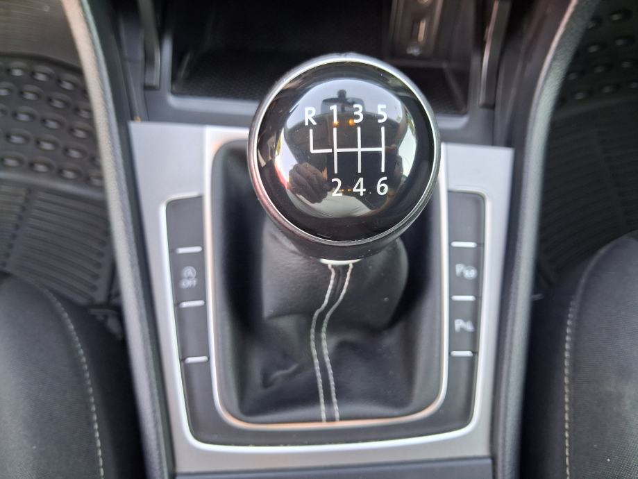 VW Golf 7 2,0 TDI BMT 150ks LOUNGE;TEMPO,NAVI,PARK PILOT;REG.1GOD, fotografija 17
