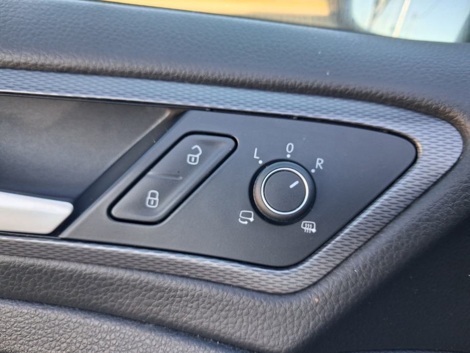 VW Golf 7 2,0 TDI BMT 150ks LOUNGE;TEMPO,NAVI,PARK PILOT;REG.1GOD, fotografija 20