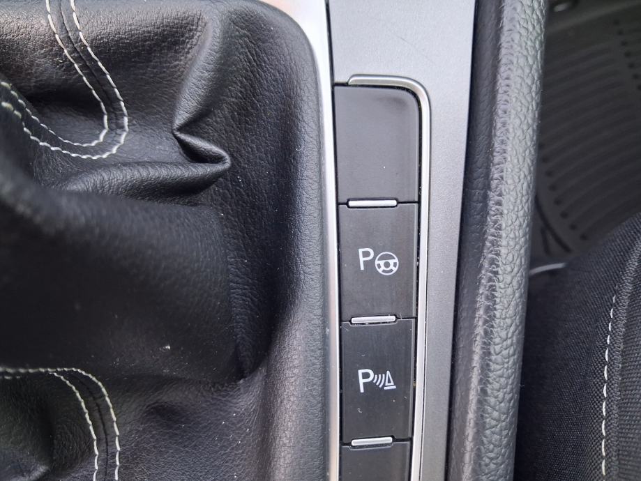 VW Golf 7 2,0 TDI BMT 150ks LOUNGE;TEMPO,NAVI,PARK PILOT;REG.1GOD, fotografija 18