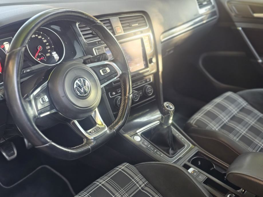 VW Golf 7 2,0 TDI BMT, fotografija 3