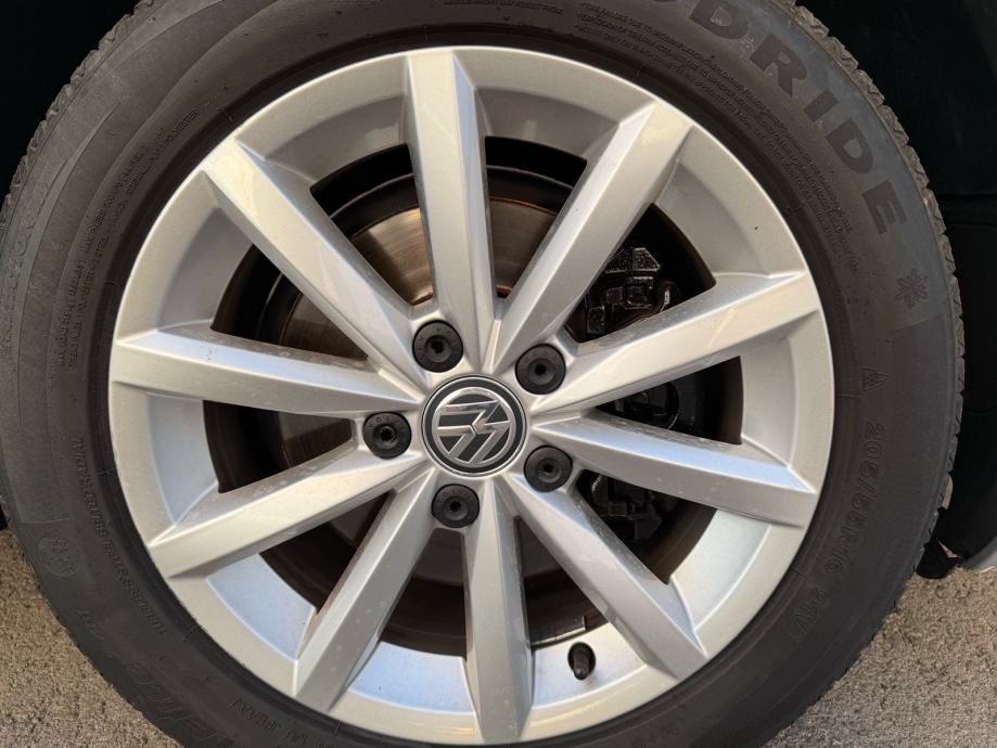 VW Golf 7-BMT-1,6 TDI-NAVI-PARK,SENZIRI-TEMPOMAT-2015 GOD-TOP STANJE, fotografija 16